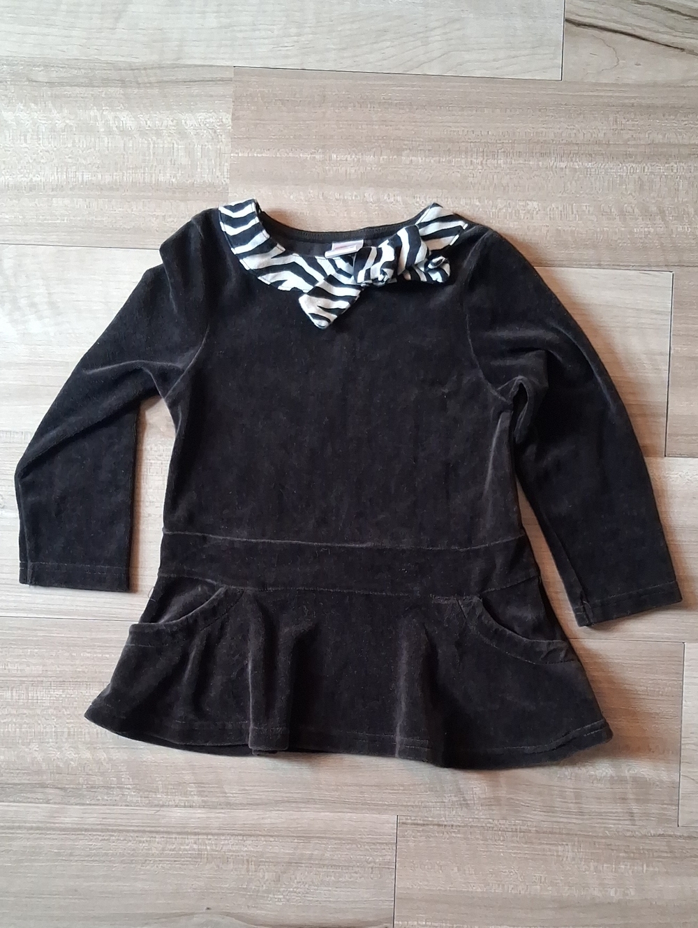 Gymboree Black Velvet Long-Sleeve Top with Zebra Bow Vintage Size 4 (N)